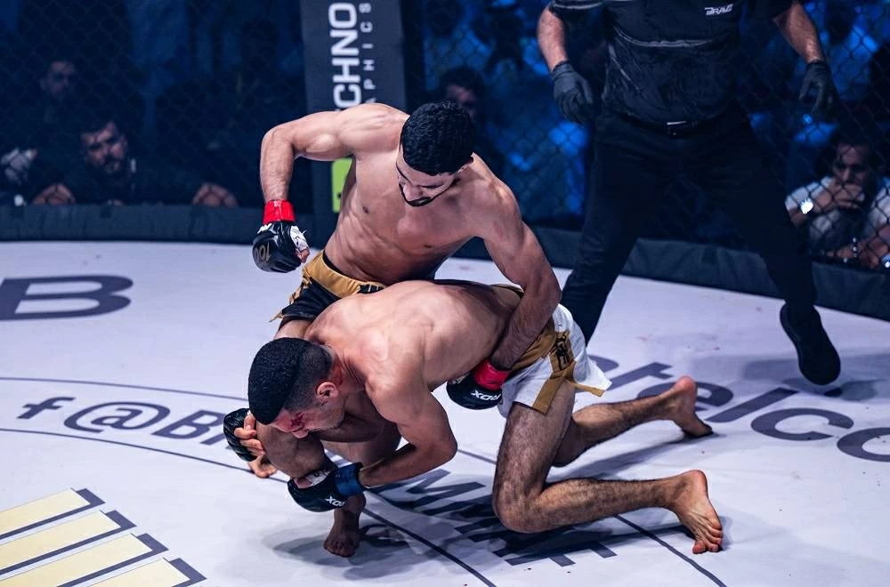 موكاييف يضرب من جديد ويحقق اللقب العالمي في وزن الذبابة