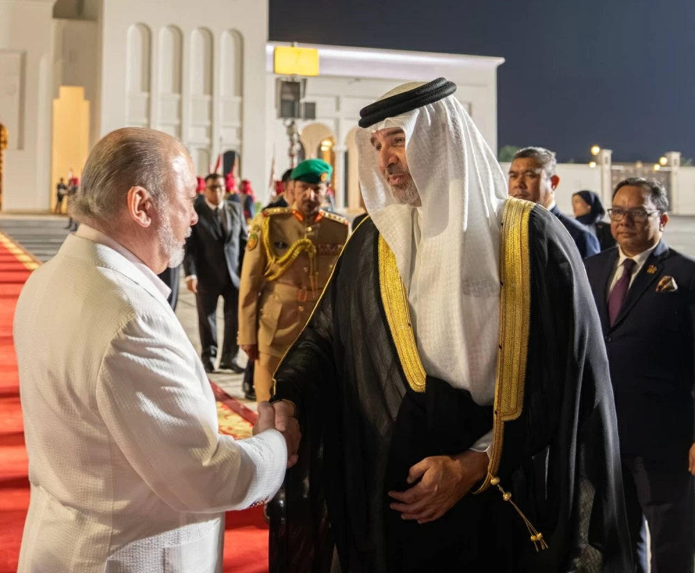 ملك ماليزيا يغادر البحرين وفي مقدمة مودعيه ولي العهد رئيس مجلس الوزراء