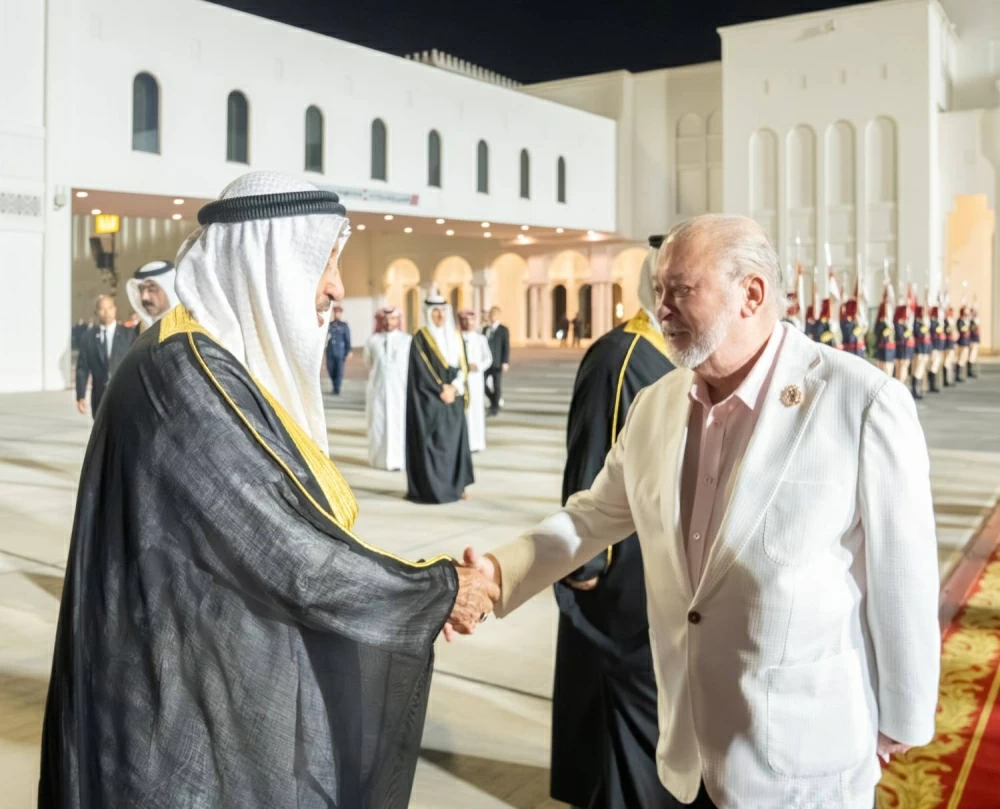 ملك ماليزيا يغادر البحرين وفي مقدمة مودعيه ولي العهد رئيس مجلس الوزراء
