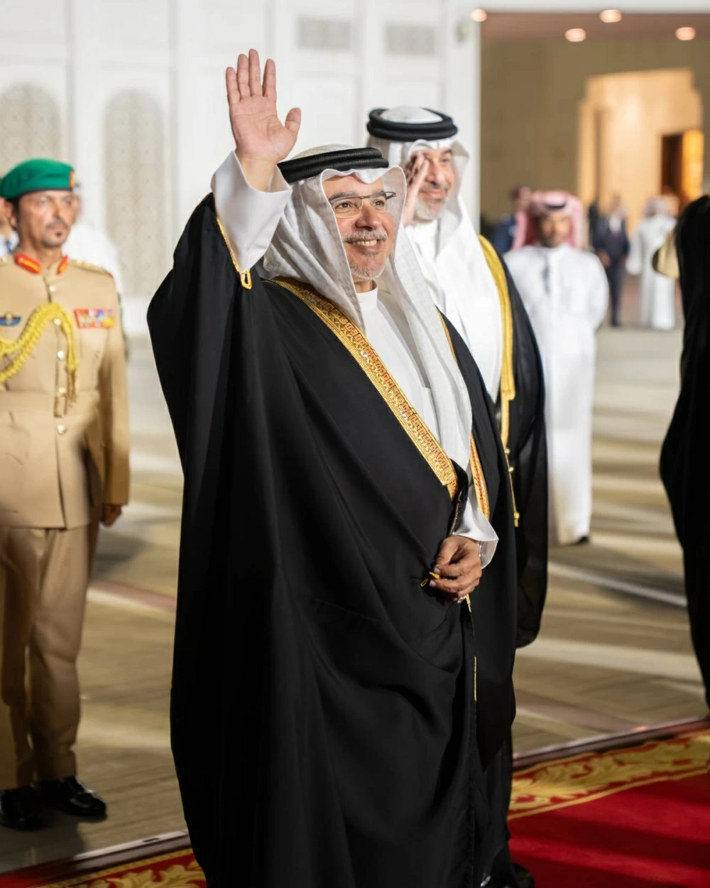 ملك ماليزيا يغادر البحرين وفي مقدمة مودعيه ولي العهد رئيس مجلس الوزراء