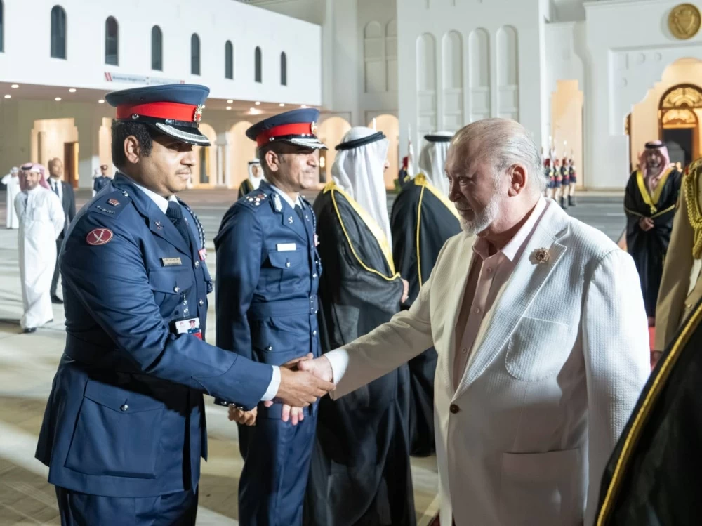 ملك ماليزيا يغادر البحرين وفي مقدمة مودعيه ولي العهد رئيس مجلس الوزراء