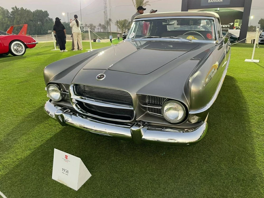 فخامة السيارات الكلاسيكية تجتمع بطفرة السيارات الرياضية في البحرين