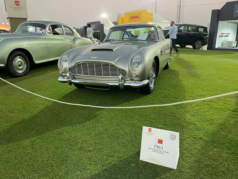 فخامة السيارات الكلاسيكية تجتمع بطفرة السيارات الرياضية في البحرين