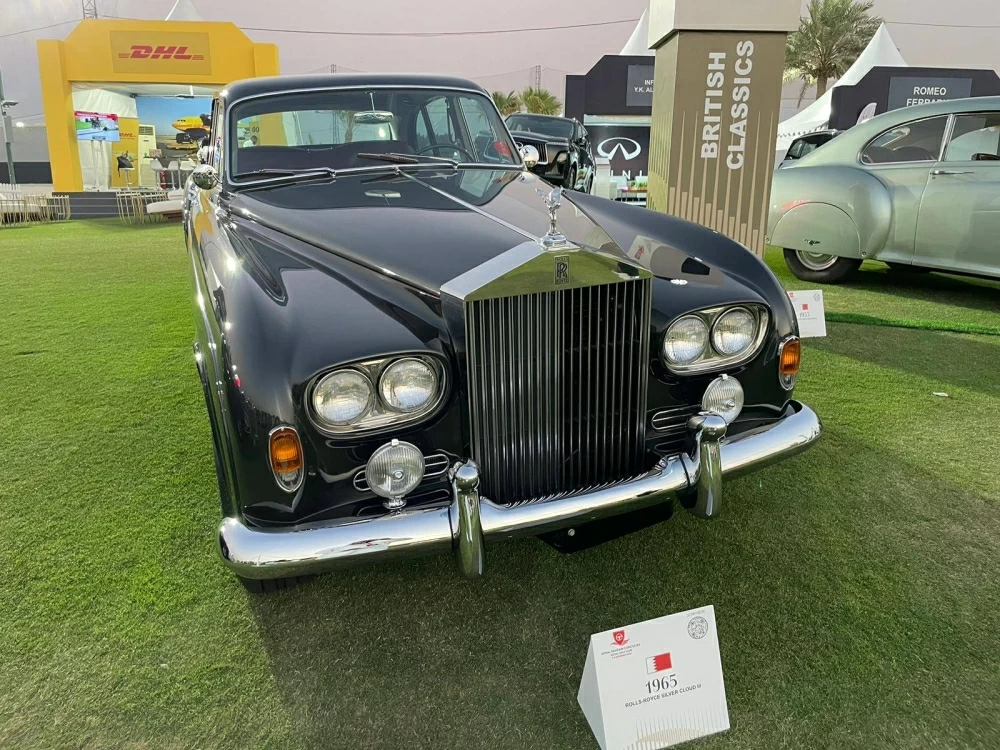 فخامة السيارات الكلاسيكية تجتمع بطفرة السيارات الرياضية في البحرين