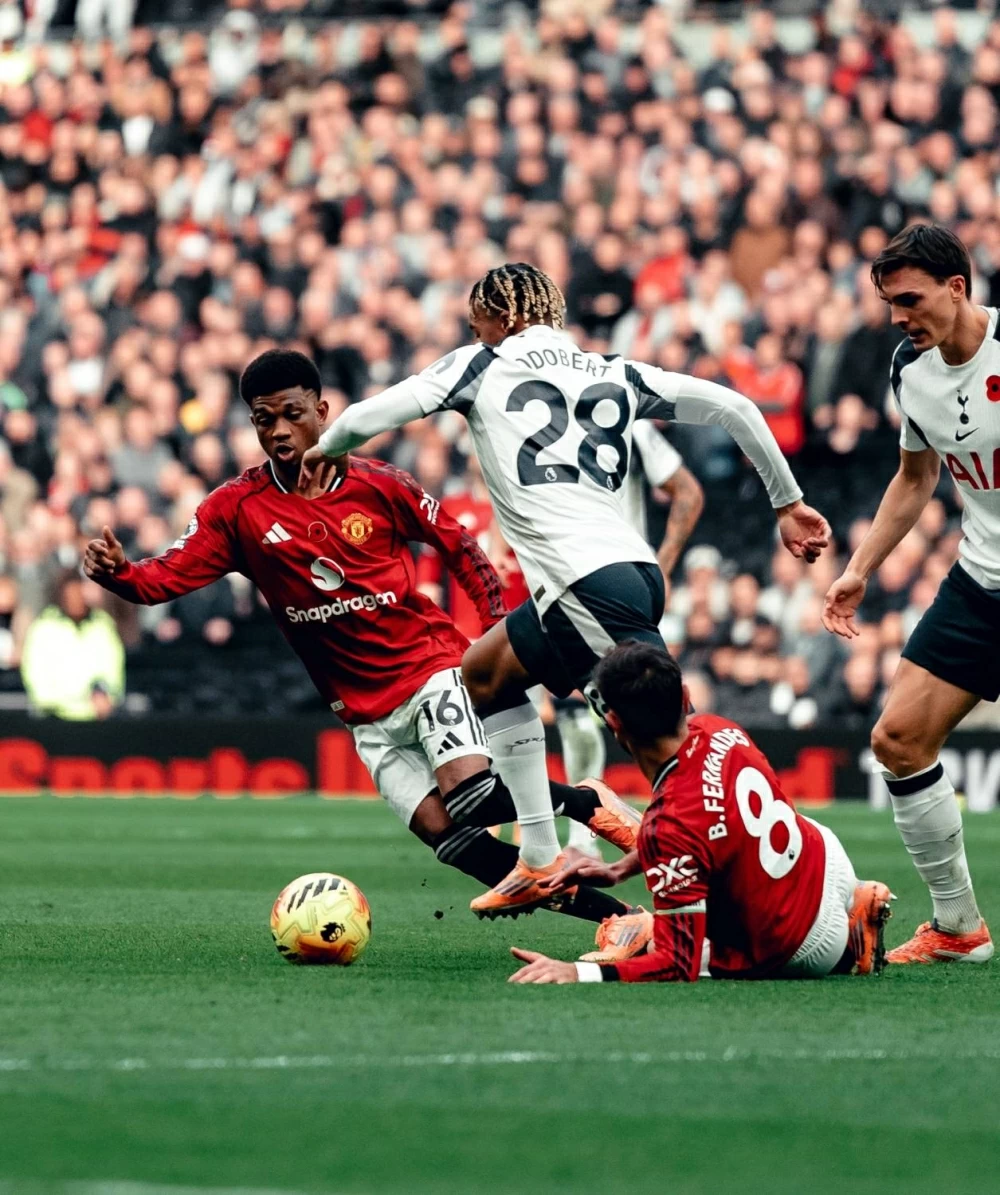 الدوري الإنجليزي: توتنهام يتعادل مع مانشستر يونايتد 2/2