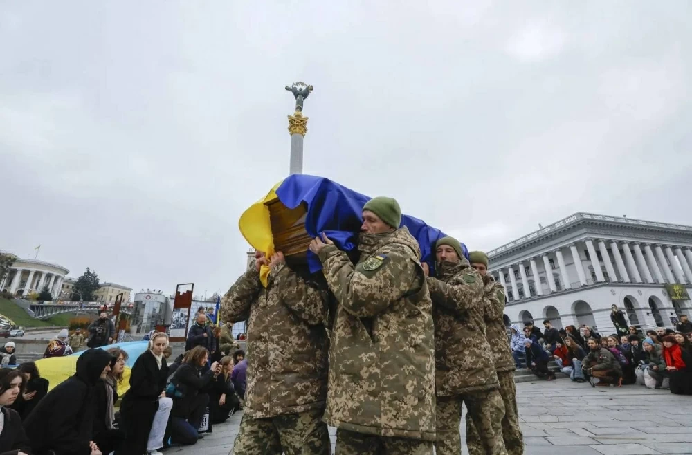 أوكرانيا تحتجز قائداً بالجيش بعد وفاة جنود في هجوم روسي أثناء إقامته لاحتفال