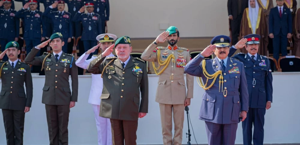 الملك وملك ماليزيا يقومان بزيارة إلى قلعة الشرطة