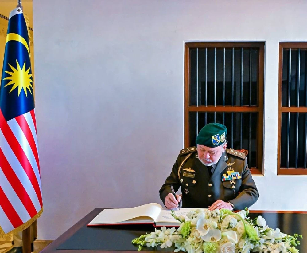 الملك وملك ماليزيا يقومان بزيارة إلى قلعة الشرطة