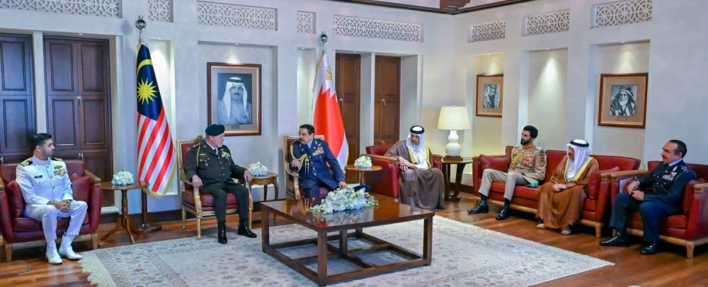 الملك وملك ماليزيا يقومان بزيارة إلى قلعة الشرطة