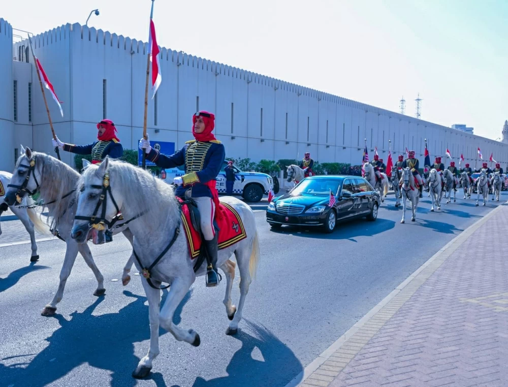 الملك وملك ماليزيا يقومان بزيارة إلى قلعة الشرطة