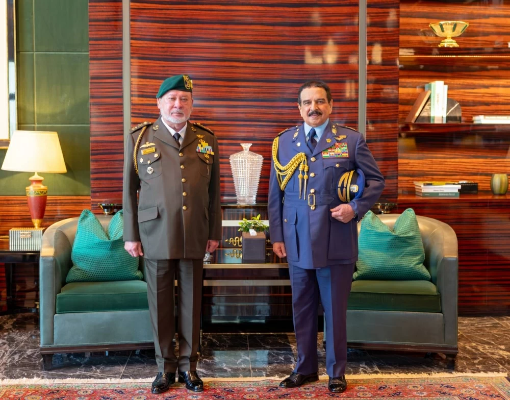 الملك وملك ماليزيا يقومان بزيارة إلى قلعة الشرطة