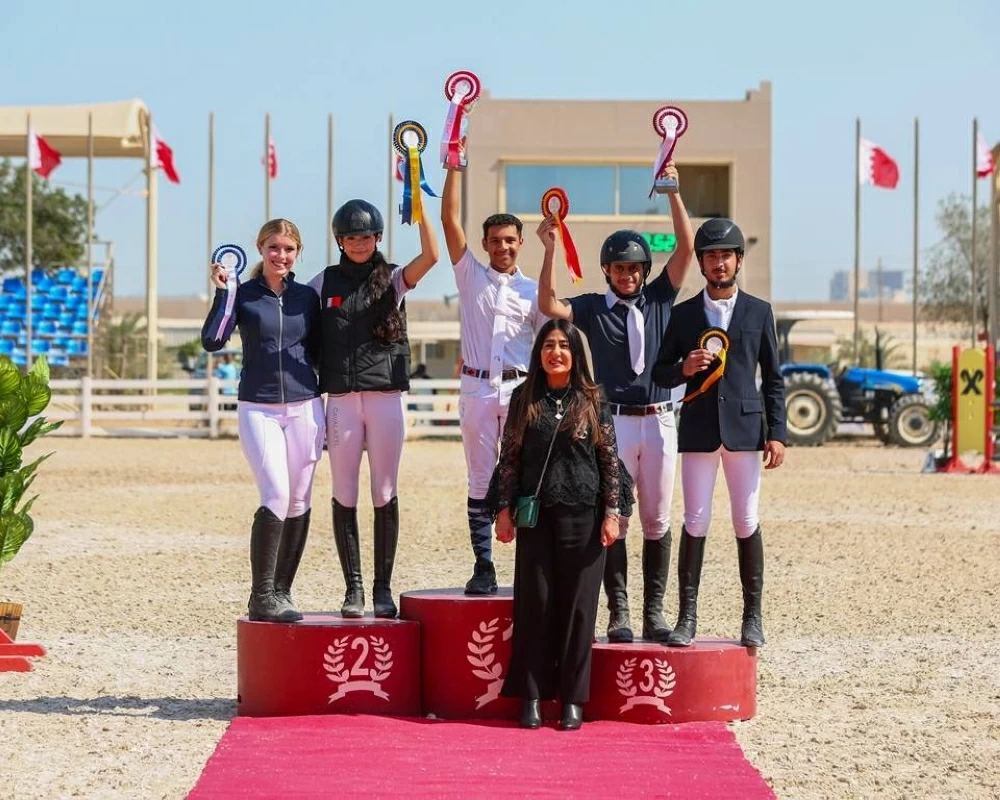 بداية قوية ومنافسات مثيرة وفرسان الداخلية يتألقون على منصات التتويج