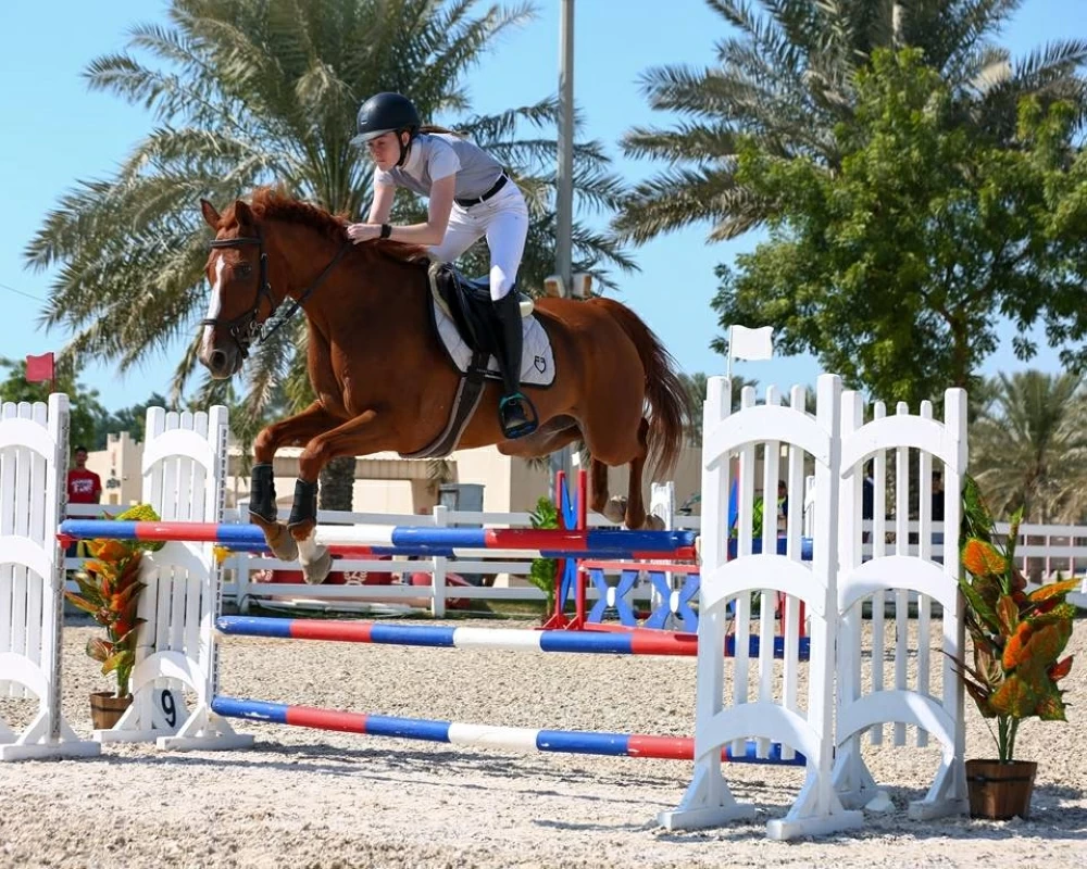 بداية قوية ومنافسات مثيرة وفرسان الداخلية يتألقون على منصات التتويج