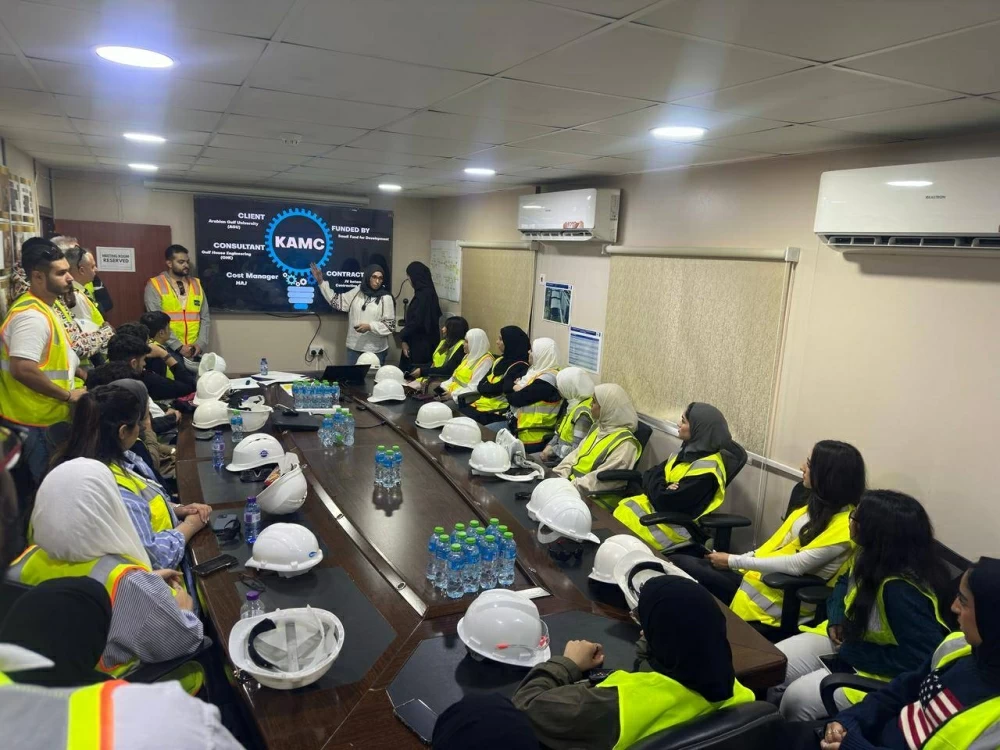 27 طالبًا بكلية الهندسة بجامعة العلوم التطبيقية يطلعون على مشروع مدينة الملك عبد الله بن عبد العزيز الطبية بهدف تعزيز الممارسات التعليمية