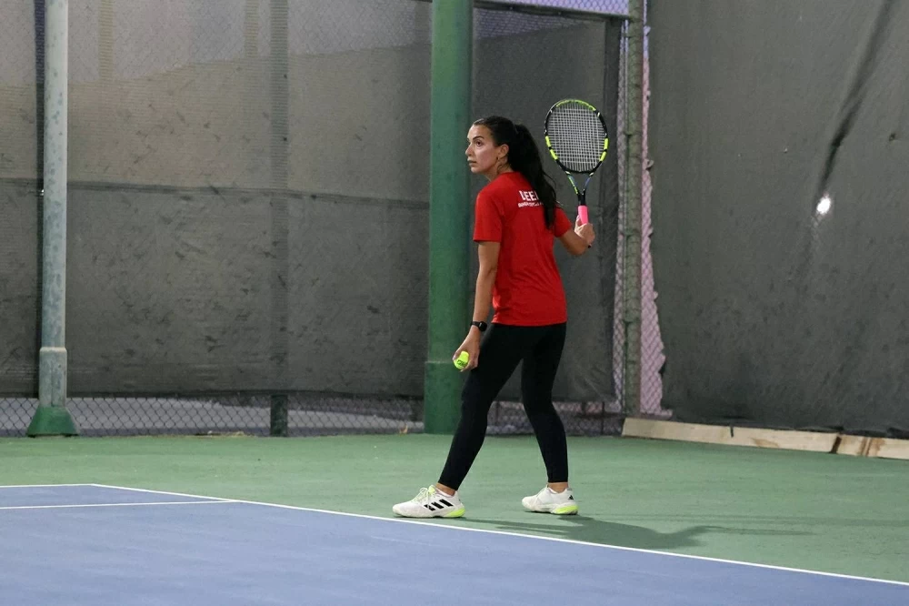 لاعبات البحرين يخضن مواجهة &laquo;الجسر&raquo; الودية