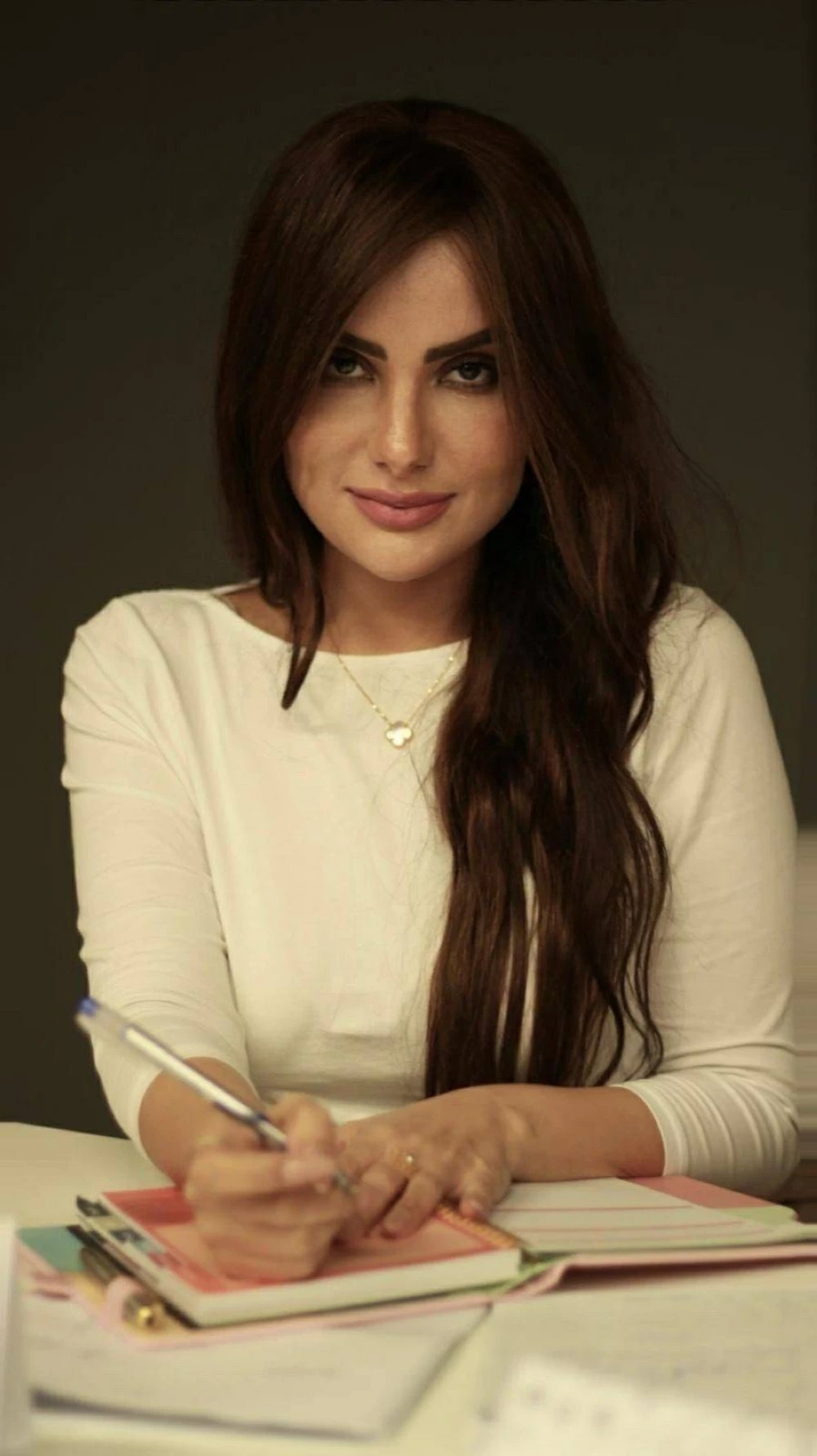 من قلب القاهرة.. البحرينية دعاء العجمي تتوج بلقب &laquo;سفير الإنسانية والسلام العالمي والعمل التطوعي&raquo;