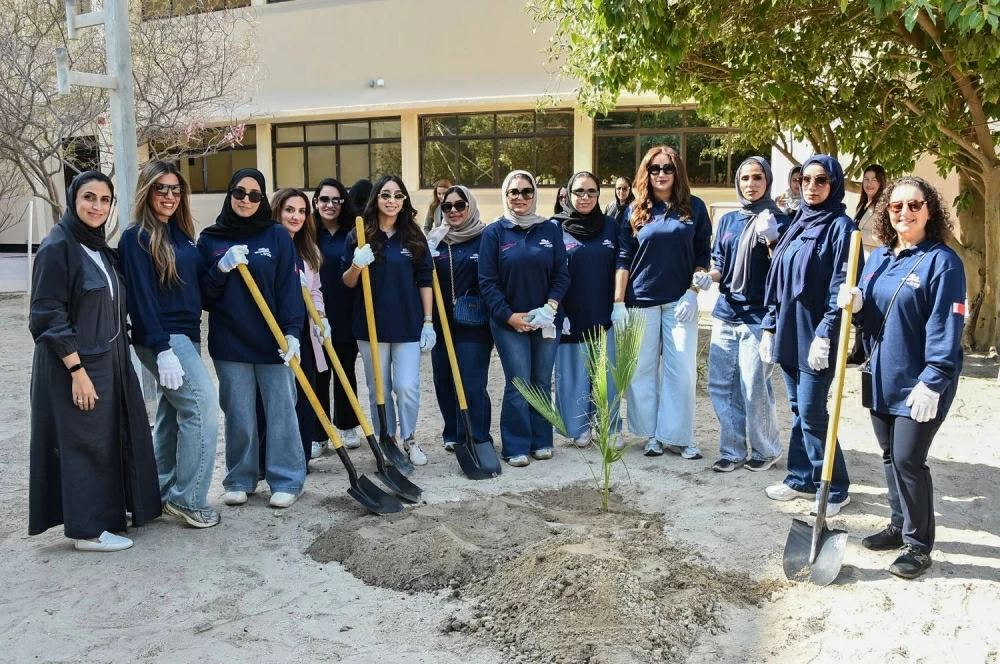 موظفات &laquo;البا&raquo; يبادرن بزراعة الأشجار في بوليتكنك البحرين
