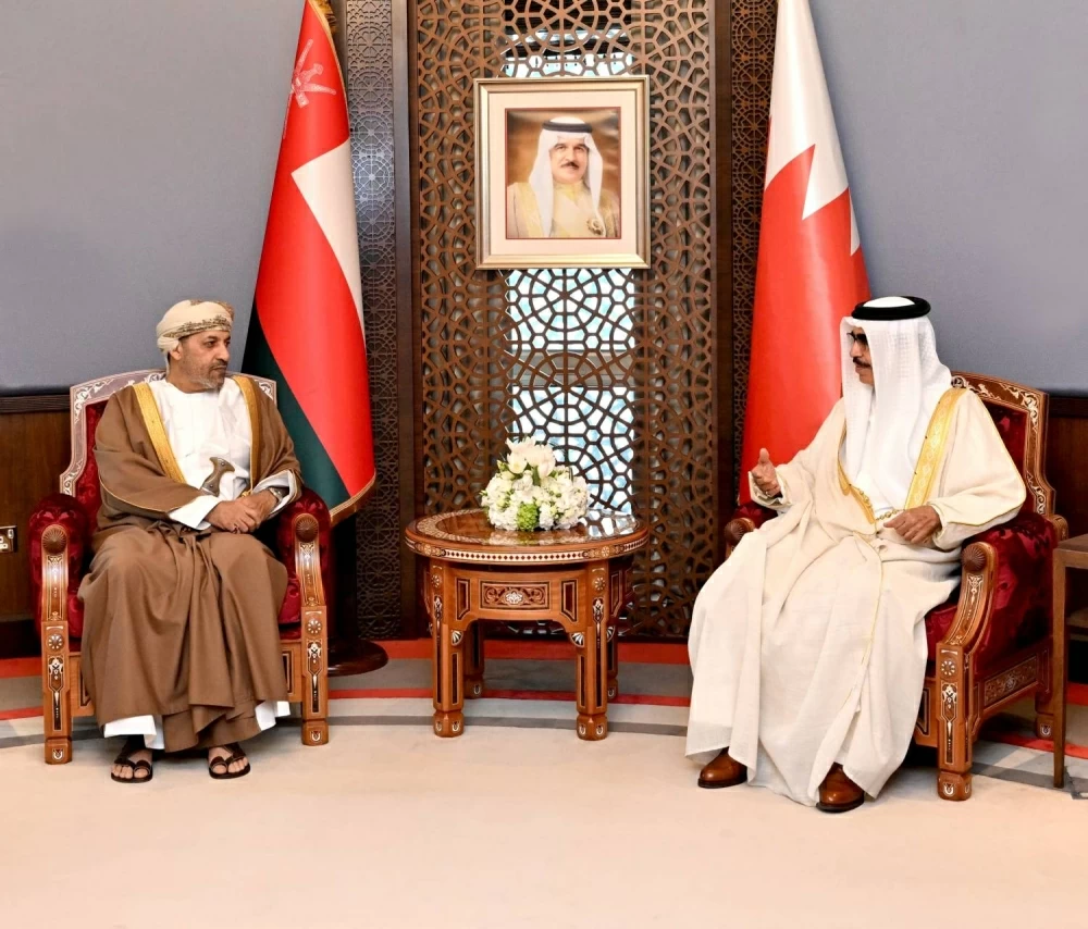 وزير الداخلية يستقبل نظيره العُماني ويؤكد على ترسيخ التعاون بين البلدين