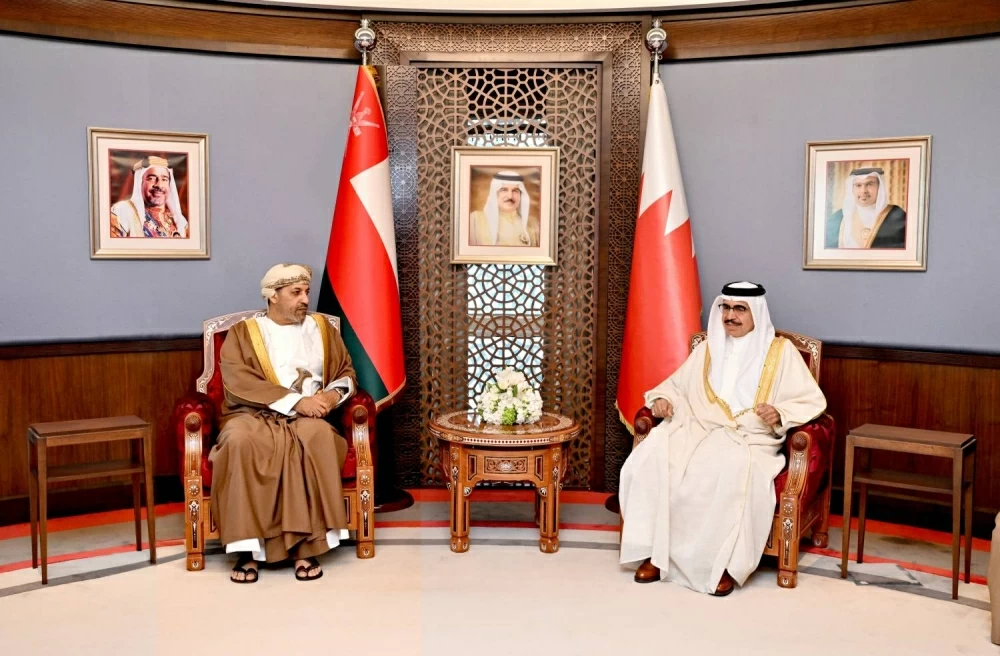 وزير الداخلية يستقبل نظيره العُماني ويؤكد على ترسيخ التعاون بين البلدين