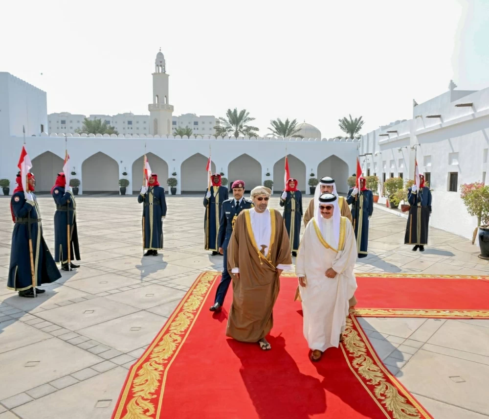 وزير الداخلية يستقبل نظيره العُماني ويؤكد على ترسيخ التعاون بين البلدين