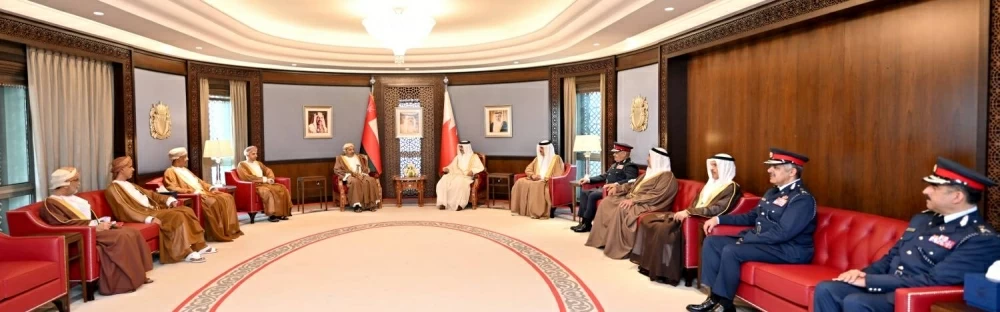 وزير الداخلية يستقبل نظيره العُماني ويؤكد على ترسيخ التعاون بين البلدين