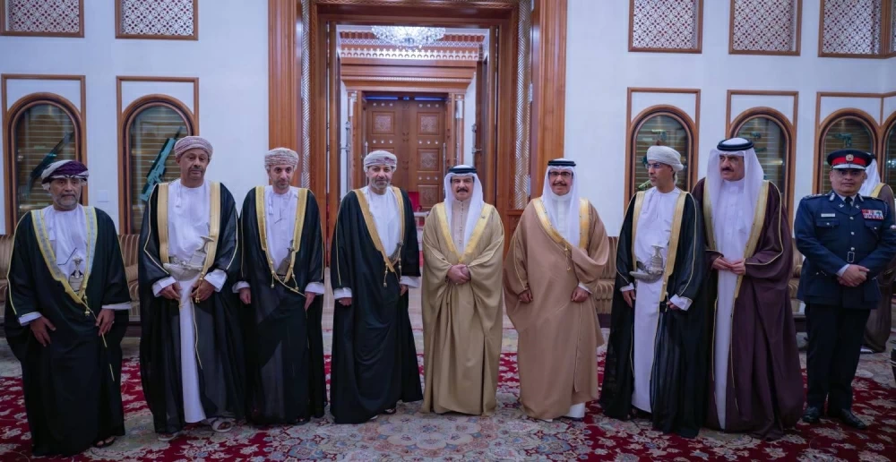 جلالة الملك يستقبل وزير الداخلية بسلطنة عمان