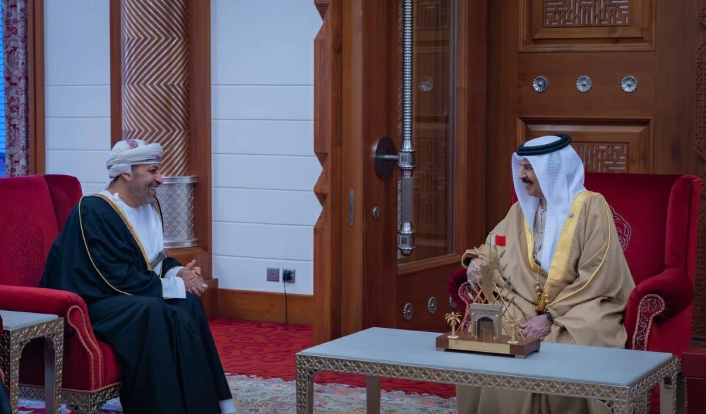 جلالة الملك يستقبل وزير الداخلية بسلطنة عمان