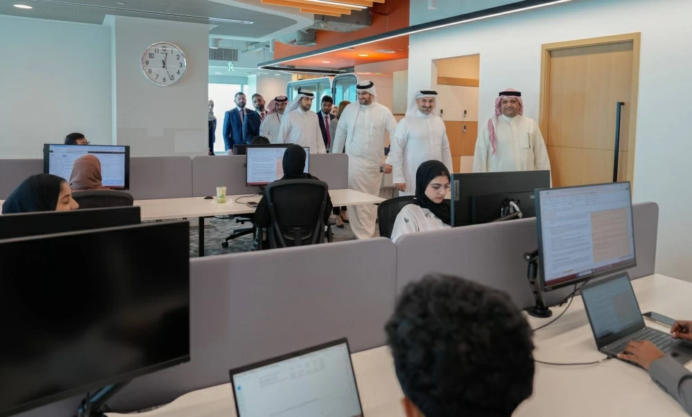 وزير الصناعة والتجارة يزور شركة بي دبليو سي الشرق الأوسط في البحرين