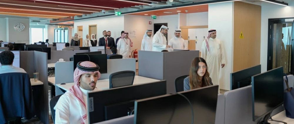 وزير الصناعة والتجارة يزور شركة بي دبليو سي الشرق الأوسط في البحرين
