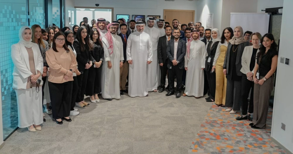 وزير الصناعة والتجارة يزور شركة بي دبليو سي الشرق الأوسط في البحرين