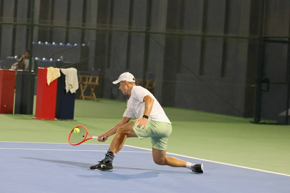 الألماني نينو إيرنشنايدر يتوج بطلاً لبطولة المنامة المفتوحة للتنس