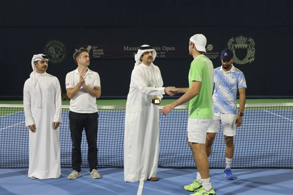 الألماني نينو إيرنشنايدر يتوج بطلاً لبطولة المنامة المفتوحة للتنس