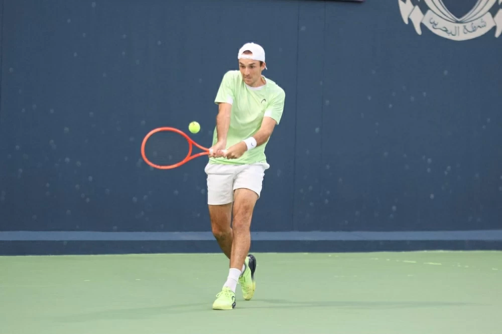 الألماني نينو إيرنشنايدر يتوج بطلاً لبطولة المنامة المفتوحة للتنس