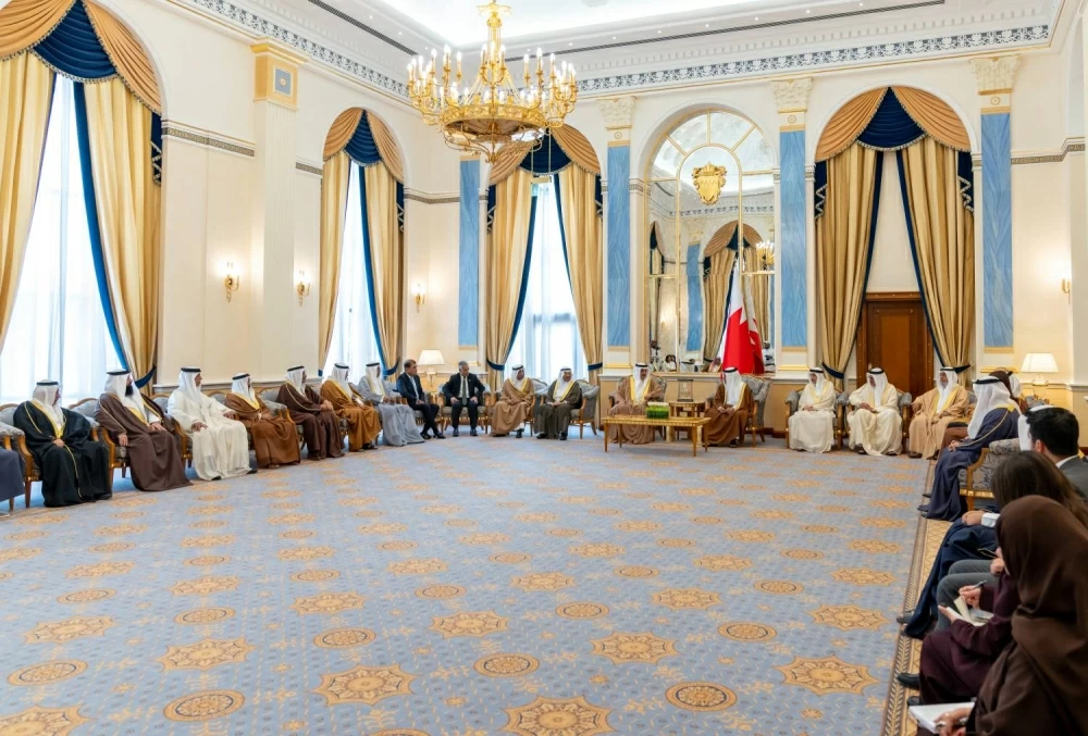 ولي العهد رئيس الوزراء يؤكد أهمية التعاون بين &laquo;التنفيذية&raquo; و&laquo;التشريعية&raquo; و&laquo;الخاص&raquo;