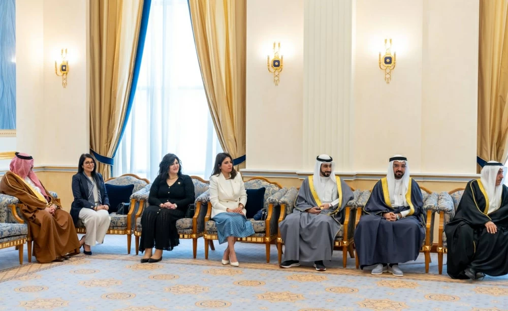 ولي العهد رئيس الوزراء يؤكد أهمية التعاون بين &laquo;التنفيذية&raquo; و&laquo;التشريعية&raquo; و&laquo;الخاص&raquo;