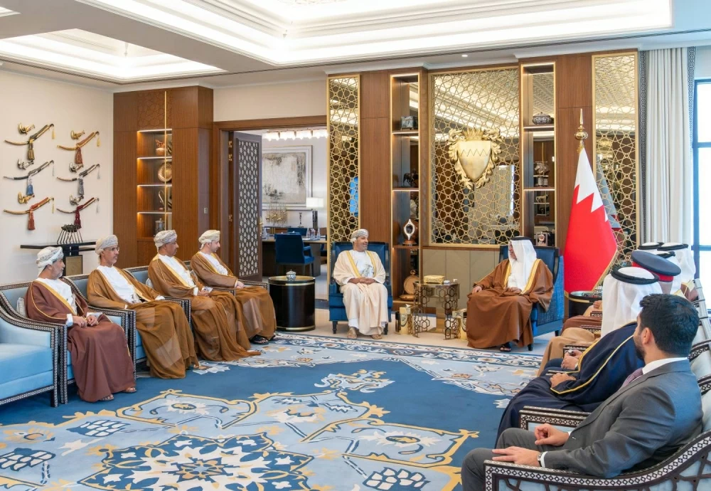 ولي العهد رئيس الوزراء يستقبل وزير الداخلية العماني حمود البوسعيدي