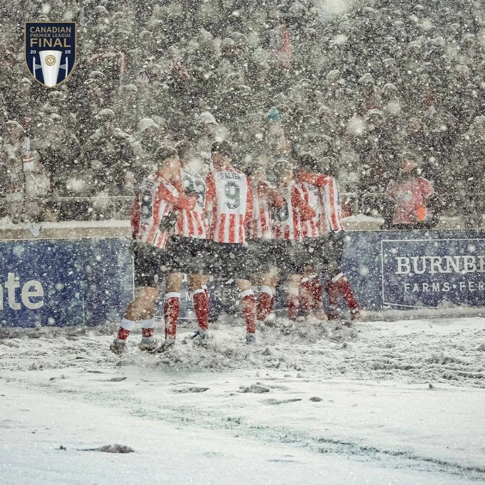 استمرت 4 ساعات.. عاصفة ثلجية تضرب مباراة مثيرة في نهائي الدوري الكندي