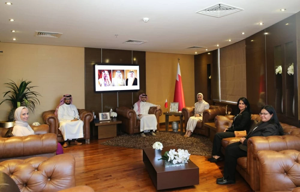 وزيرة شؤون الشباب تستقبل رئيس المؤسسة البحرينية للحوار