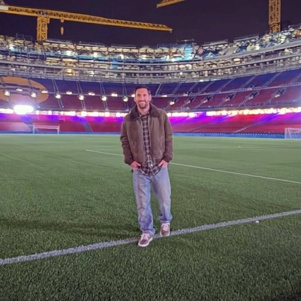 زيارة مفاجئة من ميسي لملعب برشلونة.. ورسالة مؤثرة