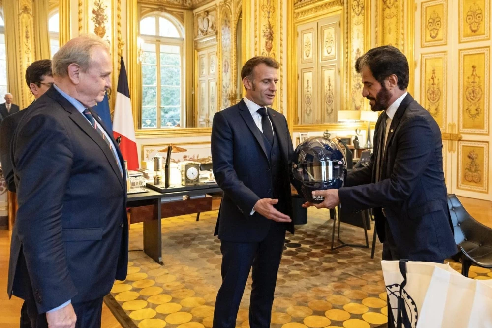محمد بن سليم رئيس الاتحاد الدولي للسيارات (FIA) يلتقي بالرئيس الفرنسي إيمانويل ماكرون في باريس
