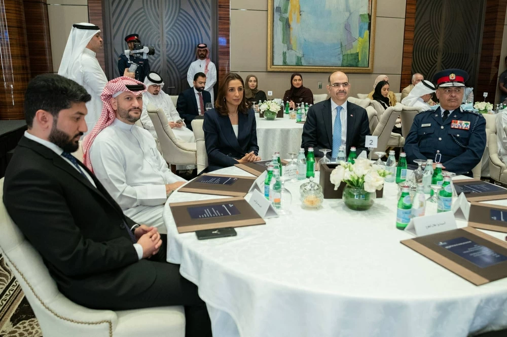 وزير ديوان رئيس الوزراء: الكوادر الوطنية أساس التطوير والتنمية والاستثمار فيهم وخلق الفرص أمامهم استثمار بالمستقبل