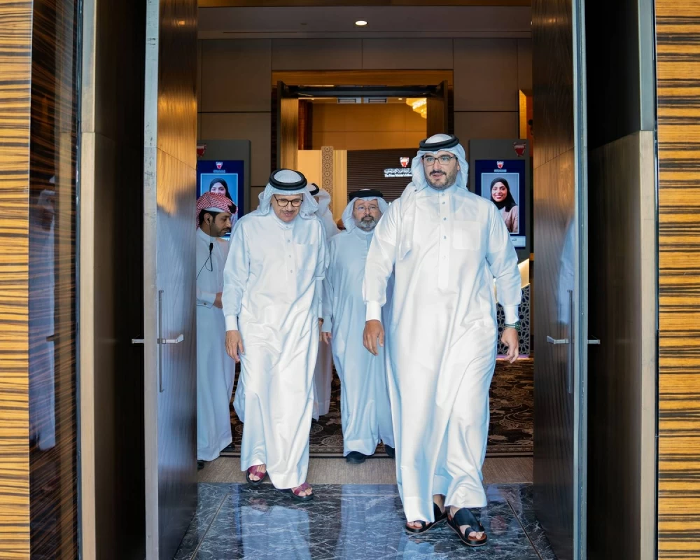 وزير ديوان رئيس الوزراء: الكوادر الوطنية أساس التطوير والتنمية والاستثمار فيهم وخلق الفرص أمامهم استثمار بالمستقبل