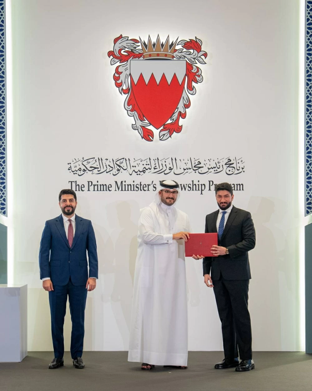 وزير ديوان رئيس الوزراء: الكوادر الوطنية أساس التطوير والتنمية والاستثمار فيهم وخلق الفرص أمامهم استثمار بالمستقبل