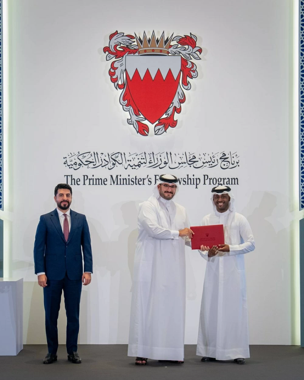 وزير ديوان رئيس الوزراء: الكوادر الوطنية أساس التطوير والتنمية والاستثمار فيهم وخلق الفرص أمامهم استثمار بالمستقبل