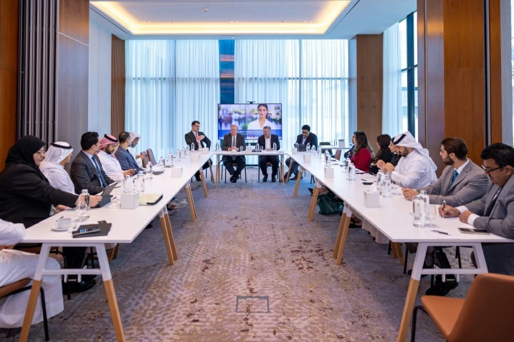 خبراء دوليون يبحثون الرؤى العالمية والأمريكية حول الاستثمار الاستراتيجي