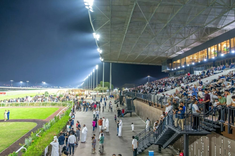 استعدادات مكثفة في نادي راشد للفروسية وسباق الخيل لتنظيم كأس البحرين الدولي