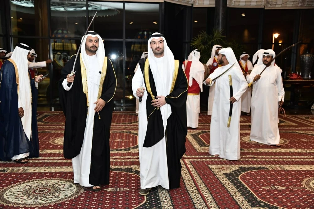 محمد بن دينه يحتفل بزفاف نجله راشد في أجواء بهيجة