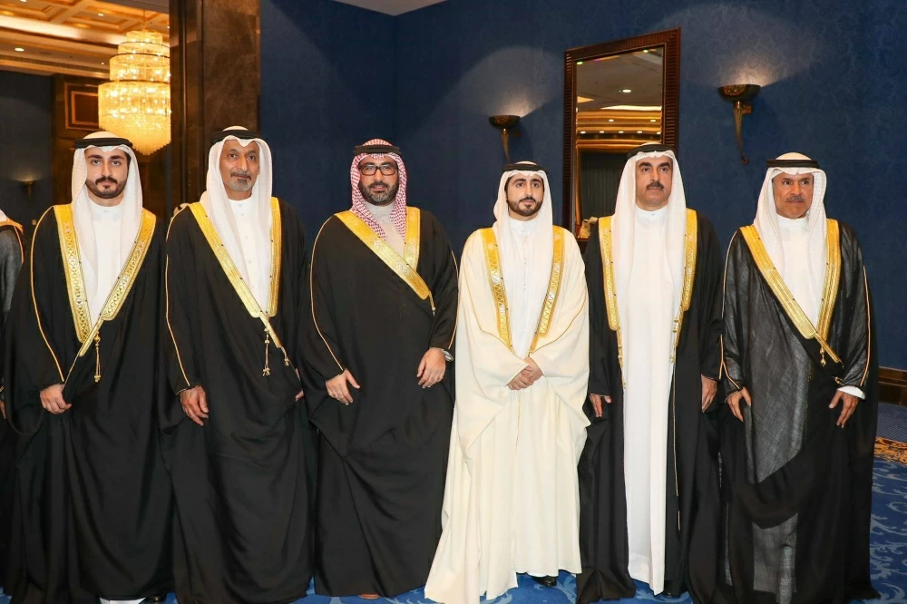 محمد بن دينه يحتفل بزفاف نجله راشد في أجواء بهيجة