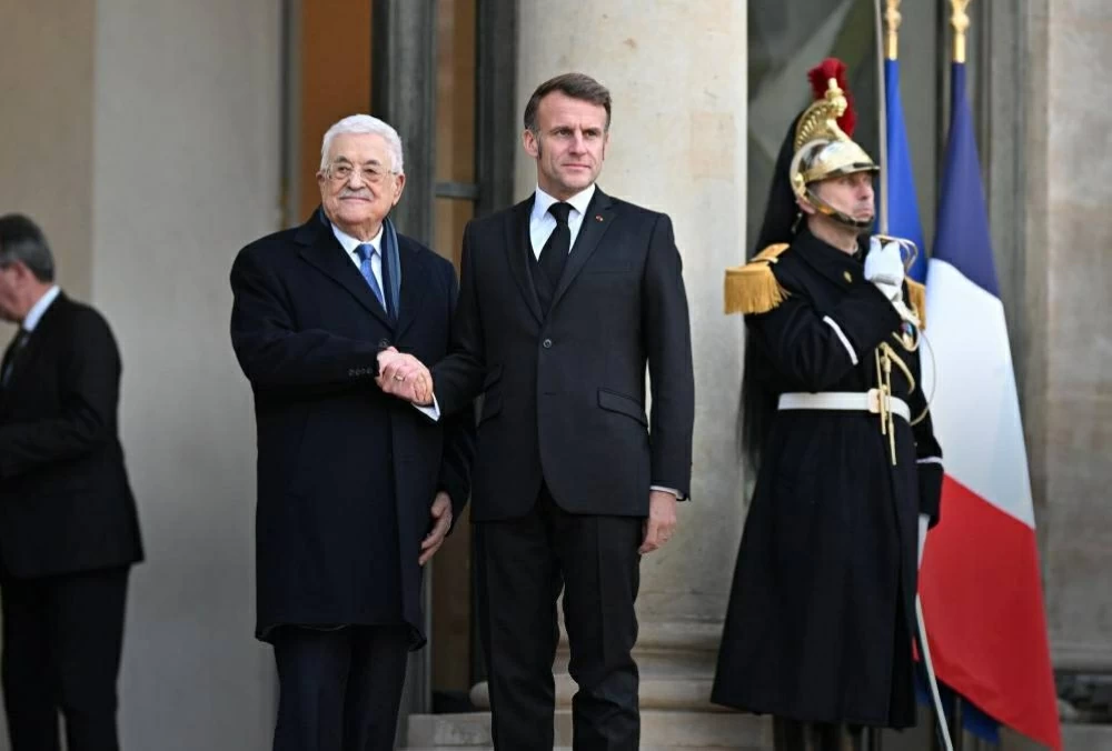 فرنسا تعلن مساعدة السلطة الفلسطينية في صياغة دستور لدولة فلسطين المستقبلية