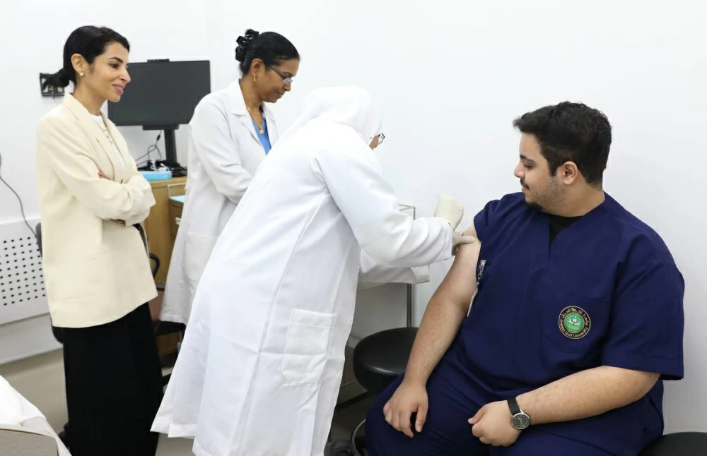 "الخليج العربي" تنفذ حملتها السنوية ضد الإنفلونزا الموسمية بشعار "عزز مناعتك بأخذ التطعيم"